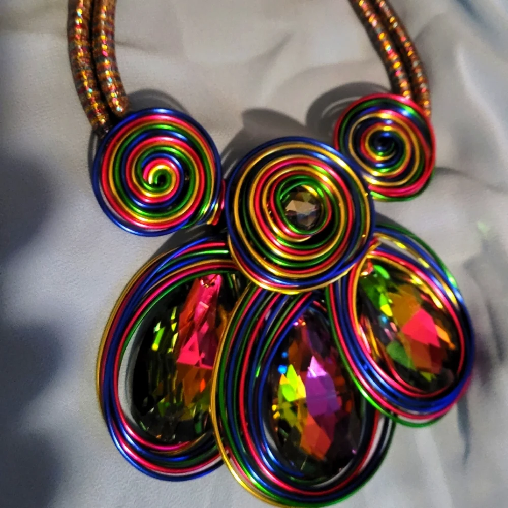 Beautiful aluminum Wire Crystal Necklace/ Earrings SetColorful Artisan Jewelry - Picture 8 of 15